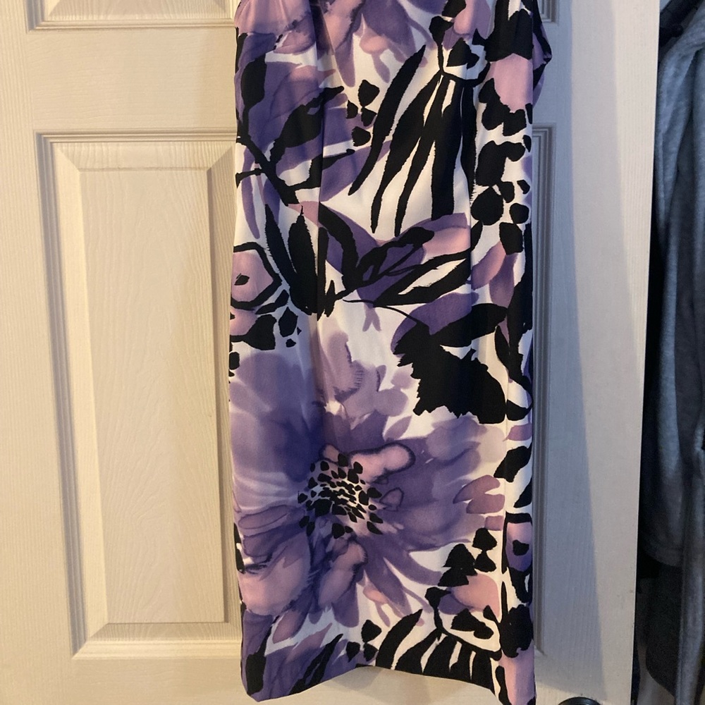 Beautiful dress size 4 - Picture 3 of 3